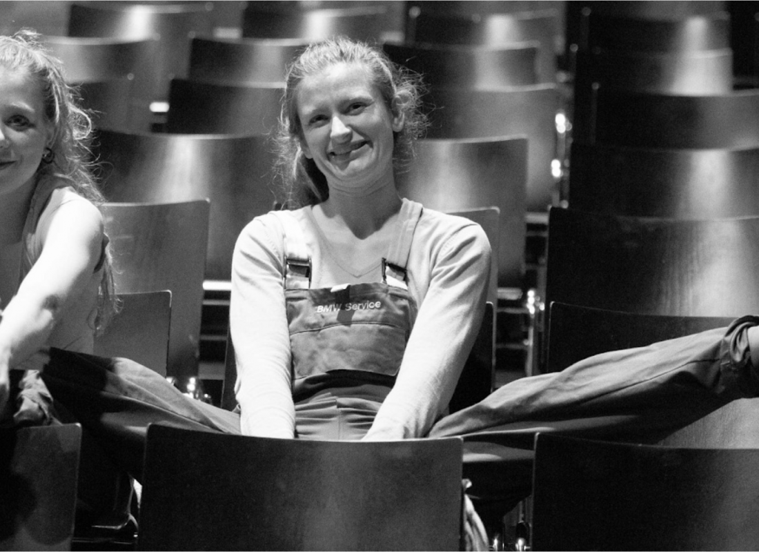 Schwarz/weiß Foto von 2 Frauen 